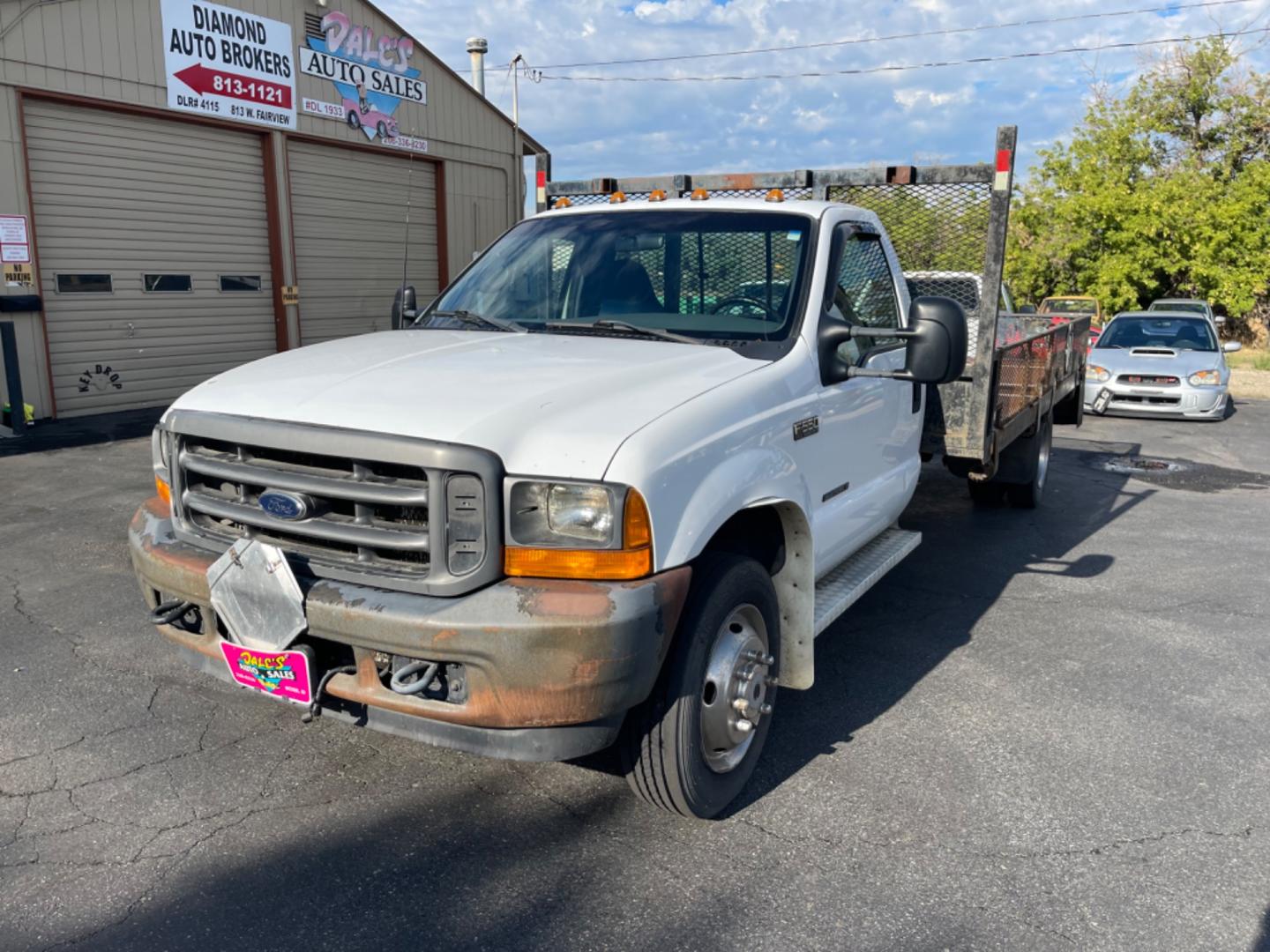 2001 Alpine White /Blue Ford F-550 Regular Cab 2WD DRW (1FDAF56F11E) with an 7.3L V8 OHV 16V TURBO DIESEL engine, AT transmission, located at 813 E Fairview Ave, Meridian , ID, 83642, (208) 336-8230, 43.618851, -116.384010 - Photo#2