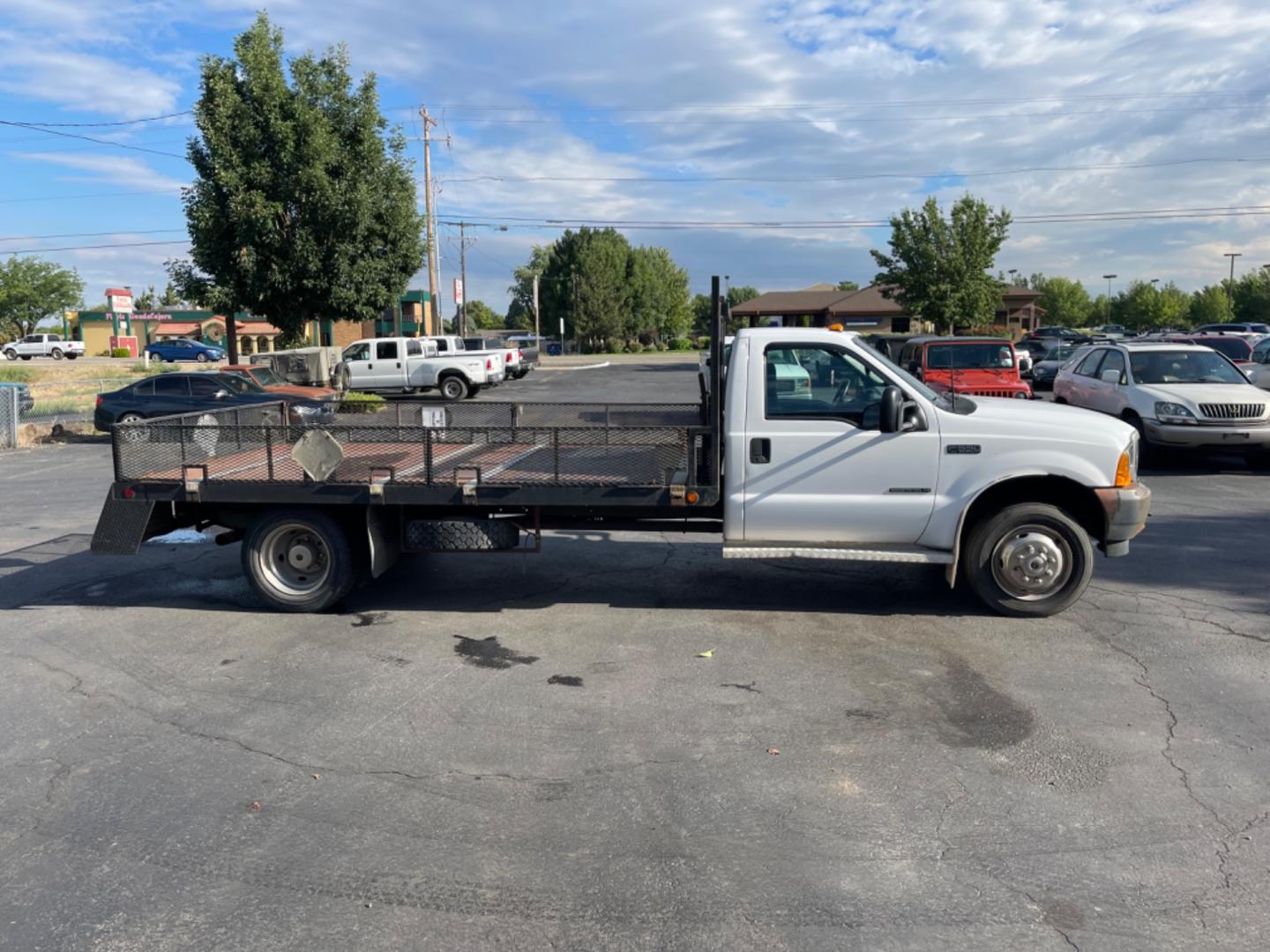 2001 Alpine White /Blue Ford F-550 Regular Cab 2WD DRW (1FDAF56F11E) with an 7.3L V8 OHV 16V TURBO DIESEL engine, AT transmission, located at 813 E Fairview Ave, Meridian , ID, 83642, (208) 336-8230, 43.618851, -116.384010 - Photo#4