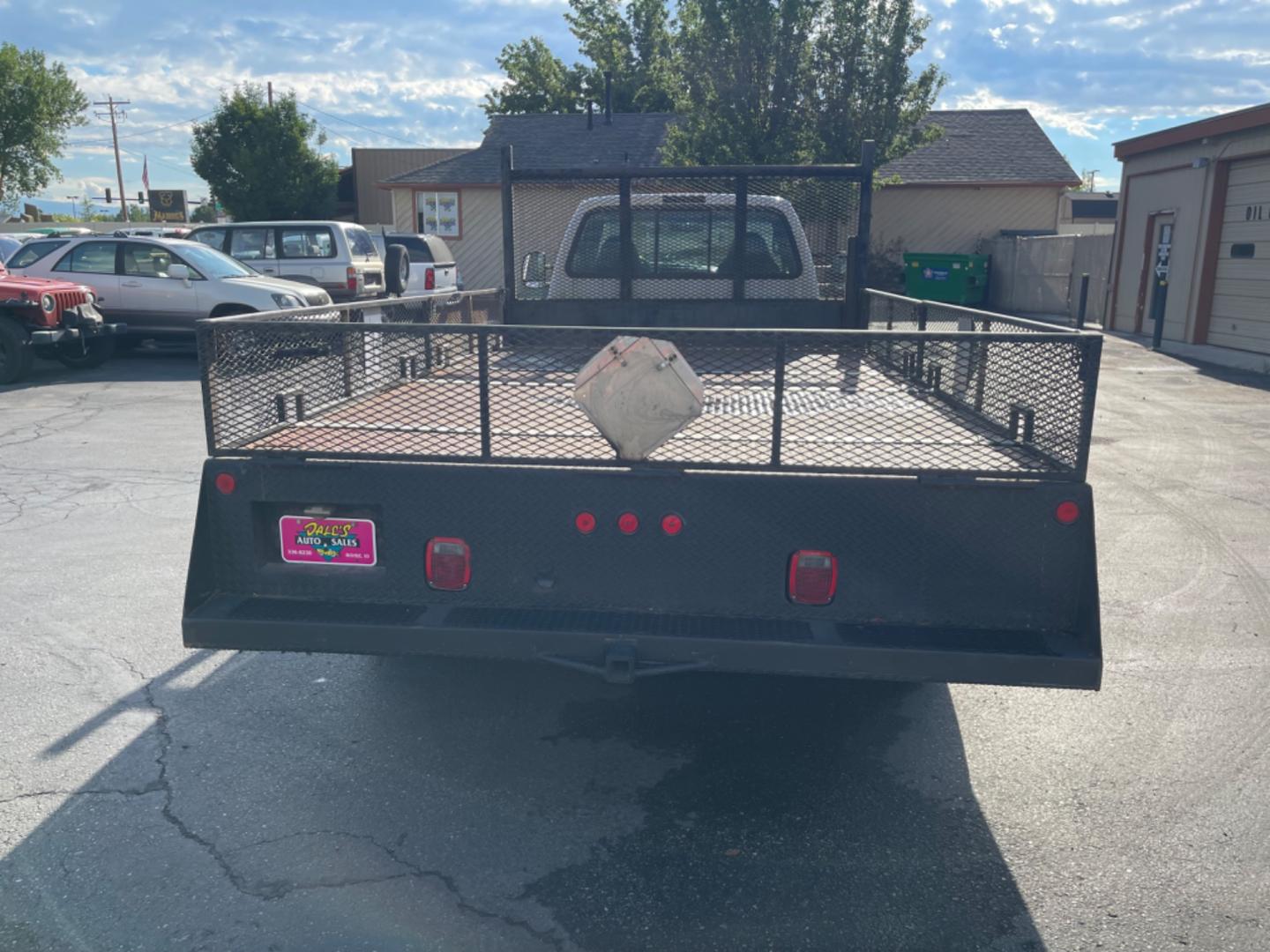 2001 Alpine White /Blue Ford F-550 Regular Cab 2WD DRW (1FDAF56F11E) with an 7.3L V8 OHV 16V TURBO DIESEL engine, AT transmission, located at 813 E Fairview Ave, Meridian , ID, 83642, (208) 336-8230, 43.618851, -116.384010 - Photo#5