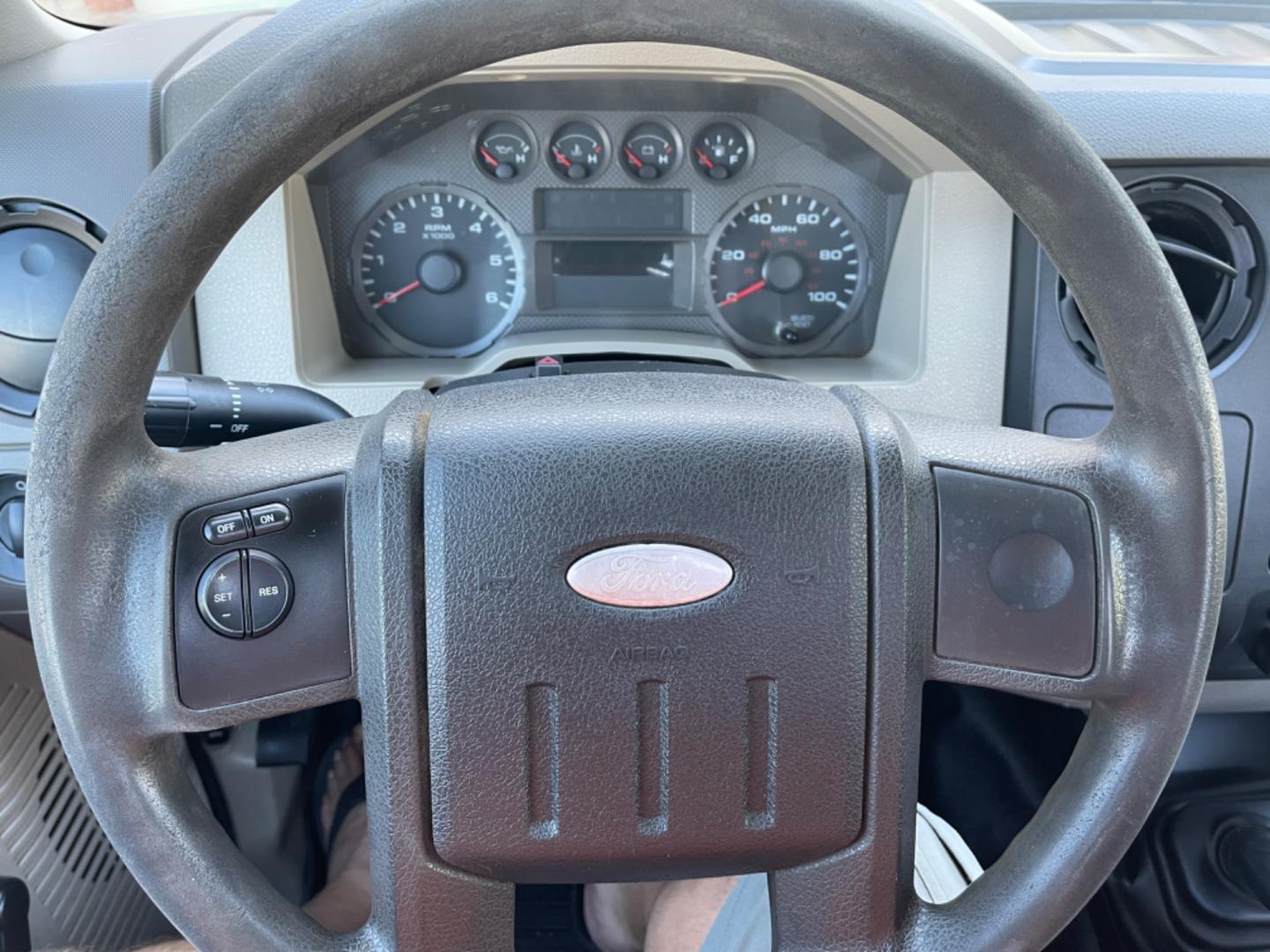 2009 Forest Service Green /Grey Ford F-350 SD XL 4WD (1FTSF31Y09E) with an 6.8L V10 SOHC 30V engine, 6-Speed Manual transmission, located at 813 E Fairview Ave, Meridian , ID, 83642, (208) 336-8230, 43.618851, -116.384010 - Photo#9