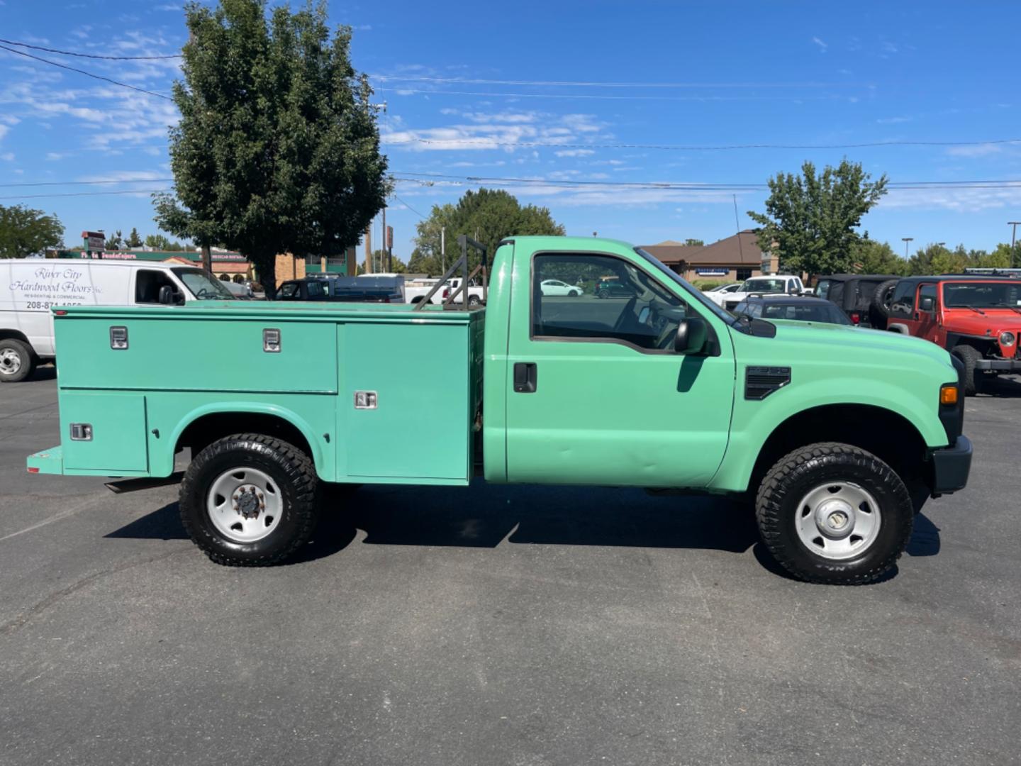 2009 Forest Service Green /Grey Ford F-350 SD XL 4WD (1FTSF31Y09E) with an 6.8L V10 SOHC 30V engine, 6-Speed Manual transmission, located at 813 E Fairview Ave, Meridian , ID, 83642, (208) 336-8230, 43.618851, -116.384010 - Photo#4