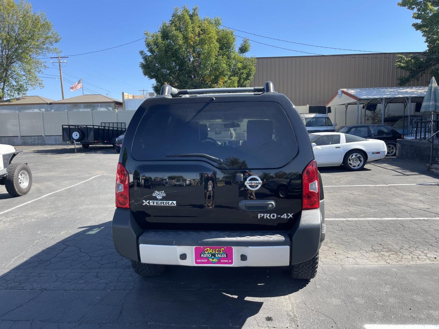 2015 Black /Grey Nissan Xterra PRO-4X (5N1AN0NW9FN) with an 4.0L V6 DOHC 24V engine, 5-Speed Automatic transmission, located at 813 E Fairview Ave, Meridian , ID, 83642, (208) 336-8230, 43.618851, -116.384010 - Photo#5