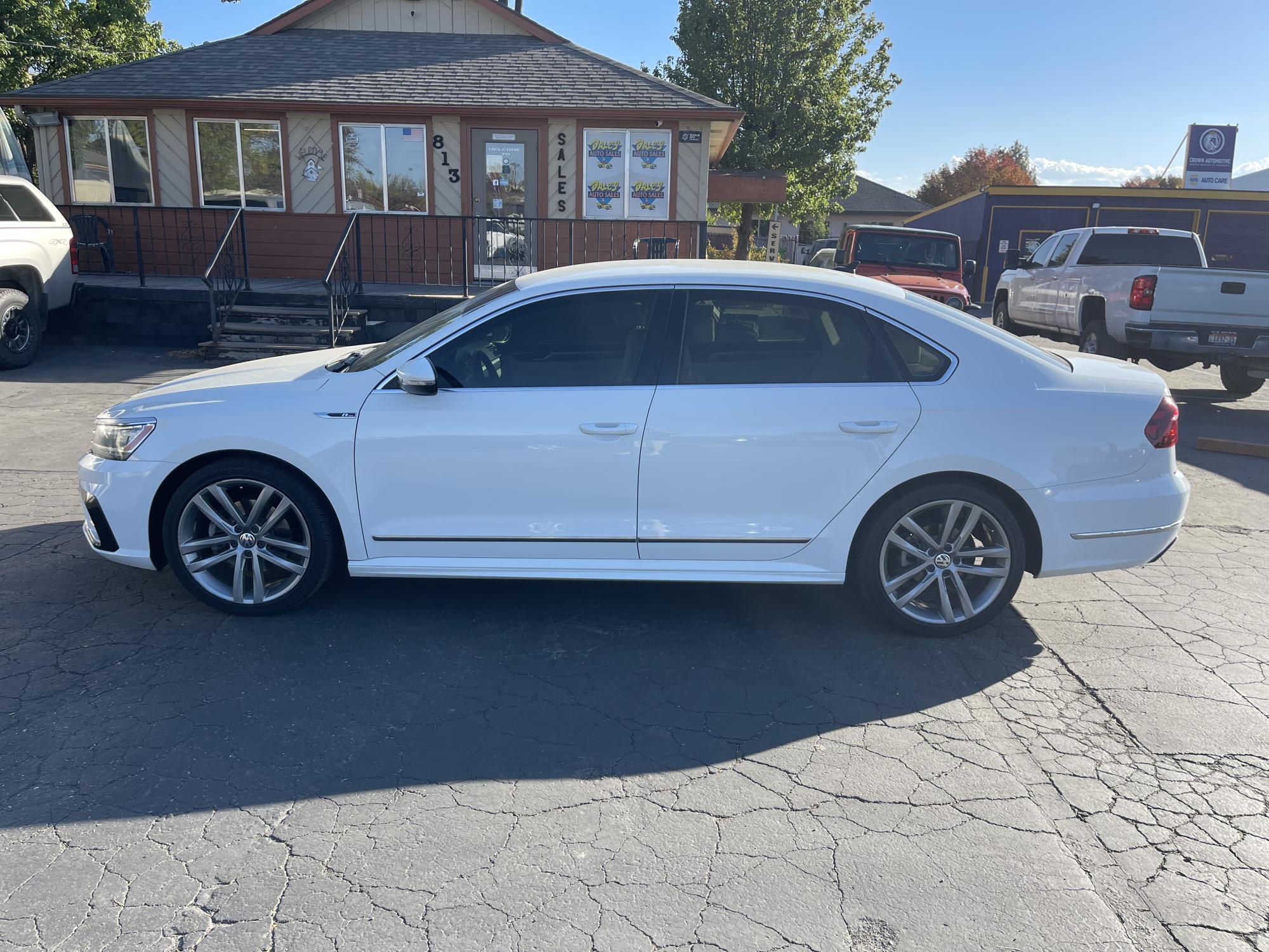 photo of 2017 Volkswagen Passat R-Line