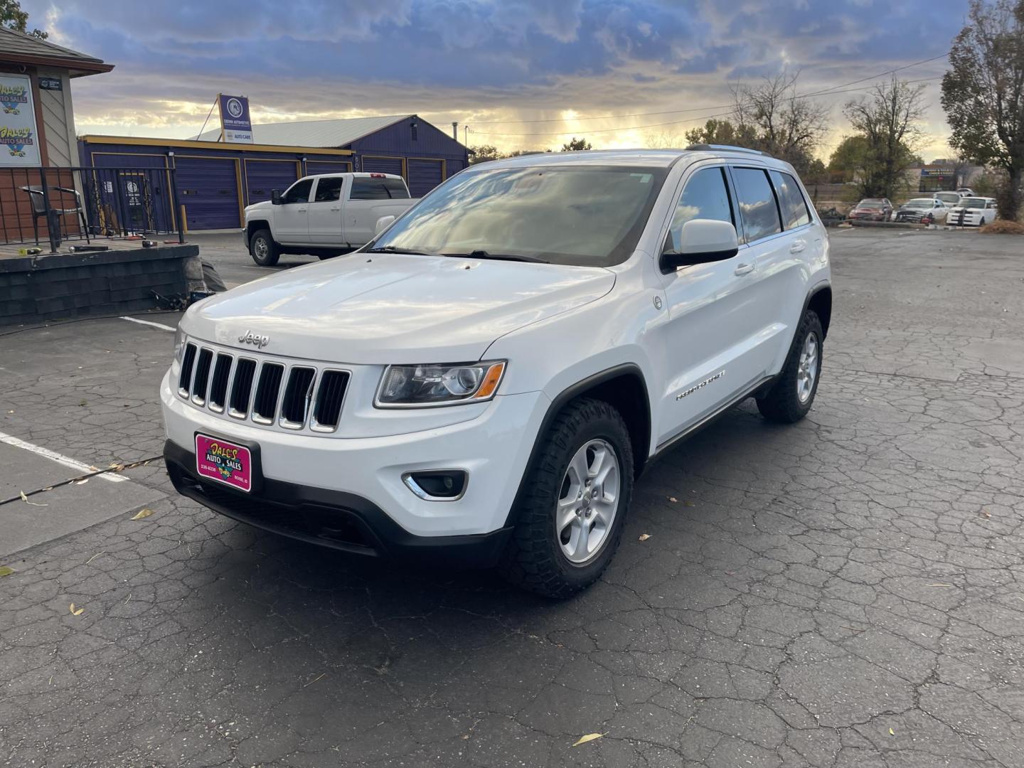 2014 White /Tan Jeep Grand Cherokee Laredo 4WD (1C4RJFAG5EC) with an 3.6L V6 DOHC 24V engine, 5-Speed Automatic transmission, located at 813 E Fairview Ave, Meridian , ID, 83642, (208) 336-8230, 43.618851, -116.384010 - Photo#1