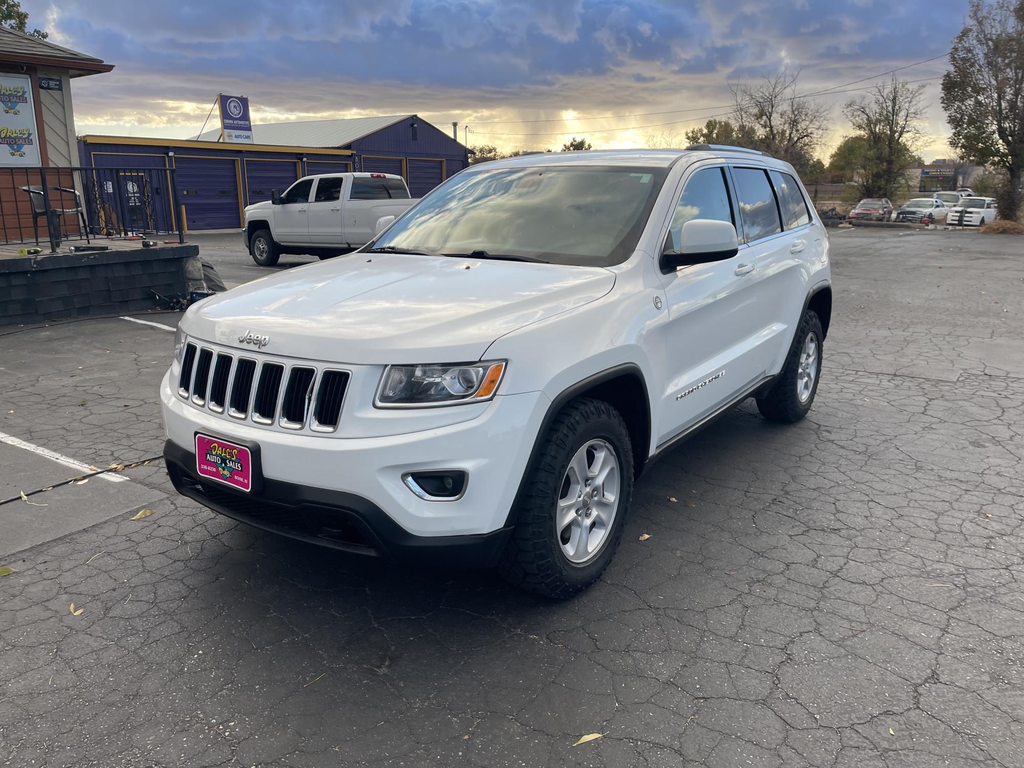 photo of 2014 Jeep Grand Cherokee Laredo 4WD