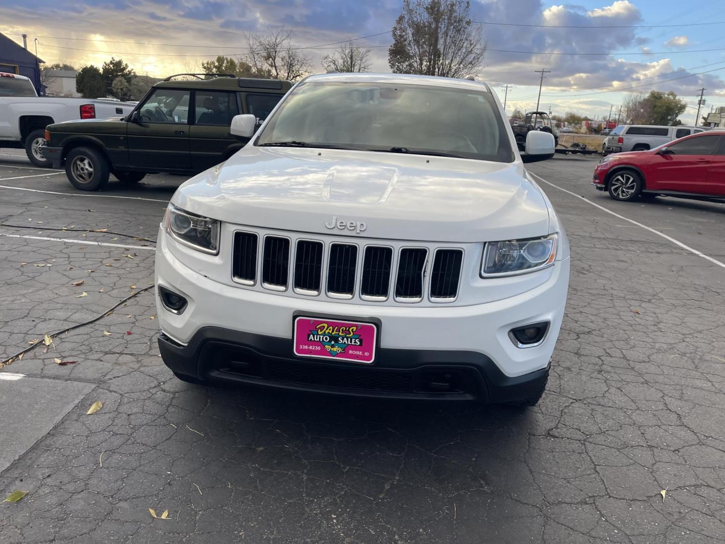 2014 White /Tan Jeep Grand Cherokee Laredo 4WD (1C4RJFAG5EC) with an 3.6L V6 DOHC 24V engine, 5-Speed Automatic transmission, located at 813 E Fairview Ave, Meridian , ID, 83642, (208) 336-8230, 43.618851, -116.384010 - Photo#2