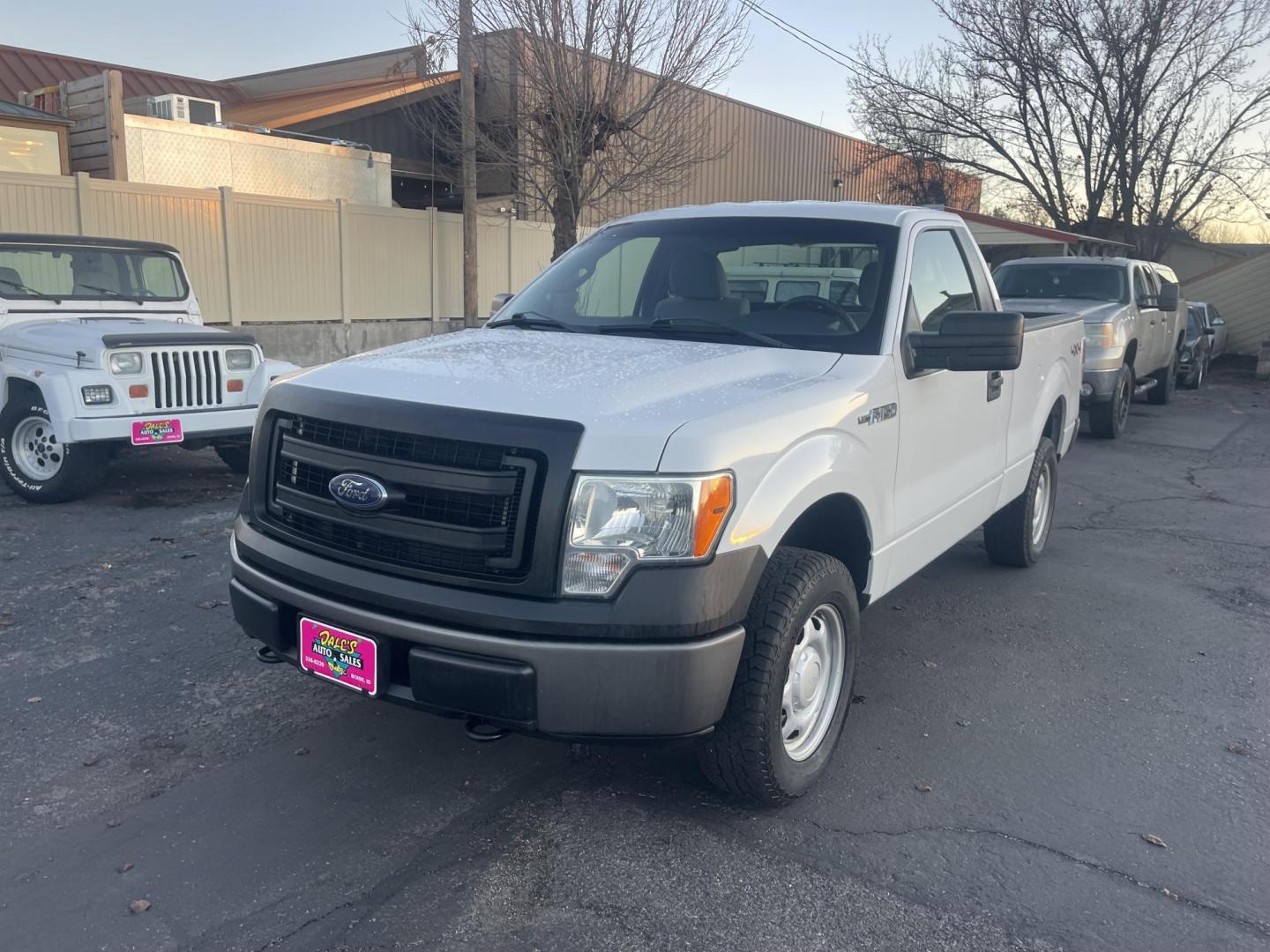 2013 White /Grey Ford F-150 XL 6.5-ft. Bed 4WD (1FTMF1EM9DF) with an 3.7L V6 DOHC 24V engine, 6-Speed Automatic transmission, located at 813 E Fairview Ave, Meridian , ID, 83642, (208) 336-8230, 43.618851, -116.384010 - Photo#1