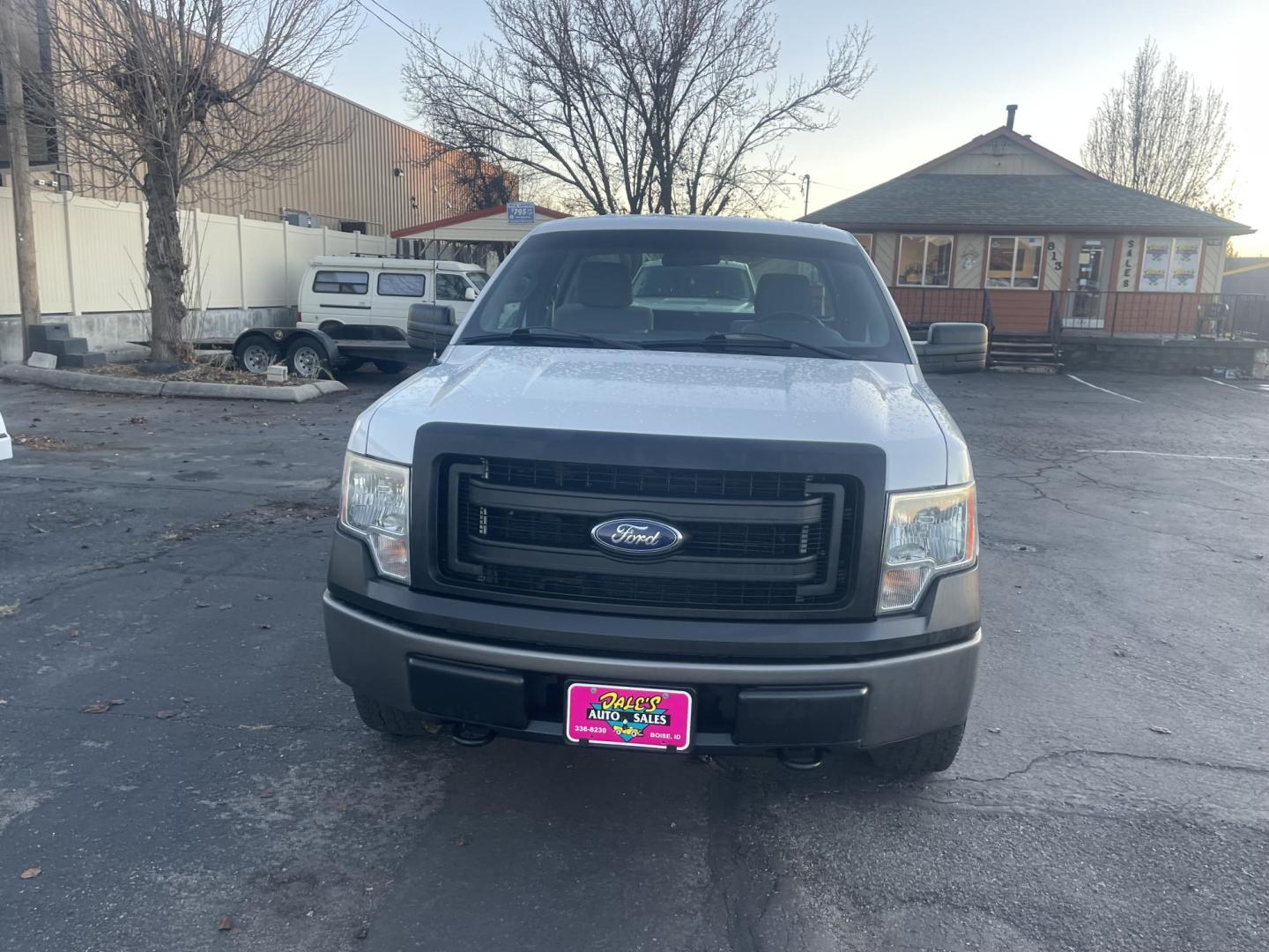 2013 White /Grey Ford F-150 XL 6.5-ft. Bed 4WD (1FTMF1EM9DF) with an 3.7L V6 DOHC 24V engine, 6-Speed Automatic transmission, located at 813 E Fairview Ave, Meridian , ID, 83642, (208) 336-8230, 43.618851, -116.384010 - Photo#2