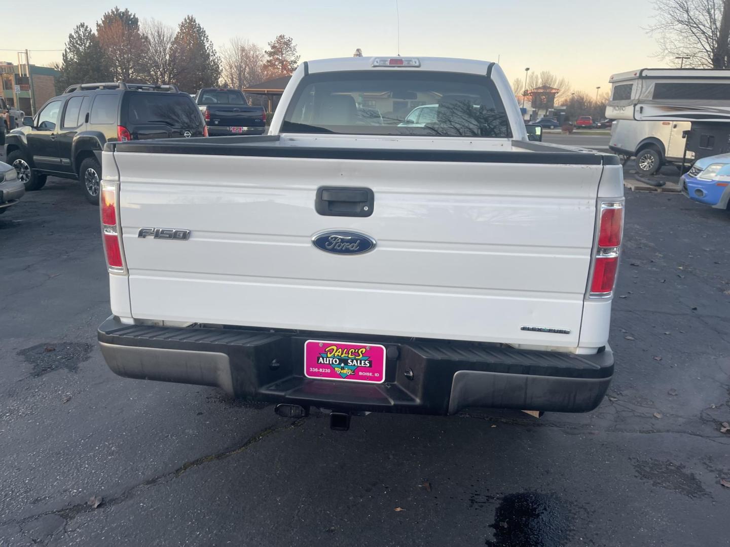 2013 White /Grey Ford F-150 XL 6.5-ft. Bed 4WD (1FTMF1EM9DF) with an 3.7L V6 DOHC 24V engine, 6-Speed Automatic transmission, located at 813 E Fairview Ave, Meridian , ID, 83642, (208) 336-8230, 43.618851, -116.384010 - Photo#4