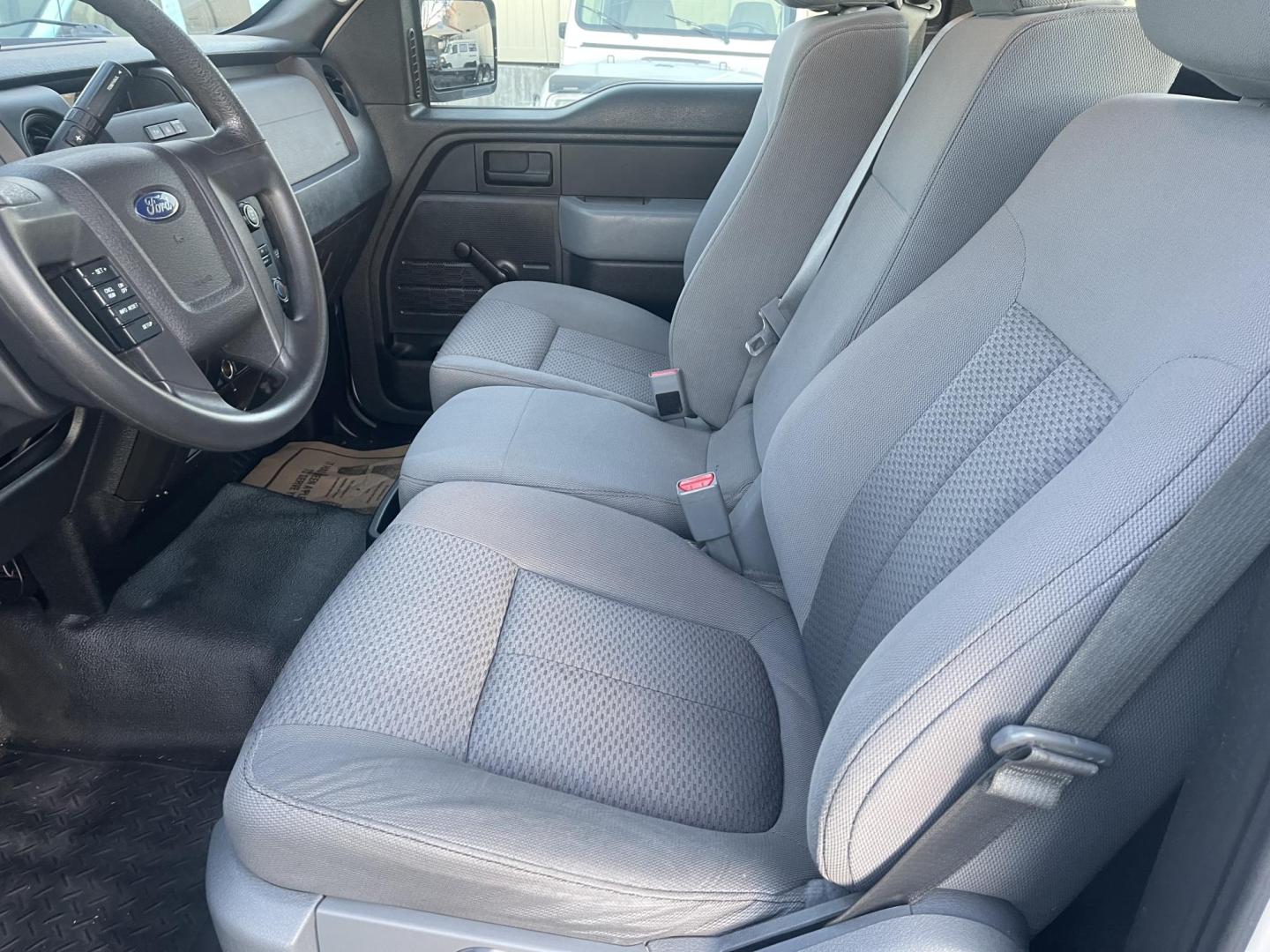 2013 White /Grey Ford F-150 XL 6.5-ft. Bed 4WD (1FTMF1EM9DF) with an 3.7L V6 DOHC 24V engine, 6-Speed Automatic transmission, located at 813 E Fairview Ave, Meridian , ID, 83642, (208) 336-8230, 43.618851, -116.384010 - Photo#8